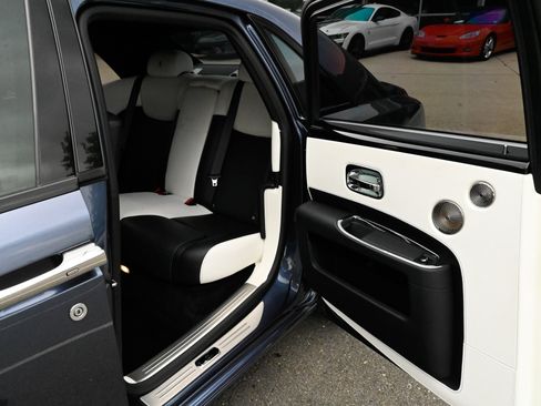 Used 2018 Rolls-Royce Ghost RWD image 37