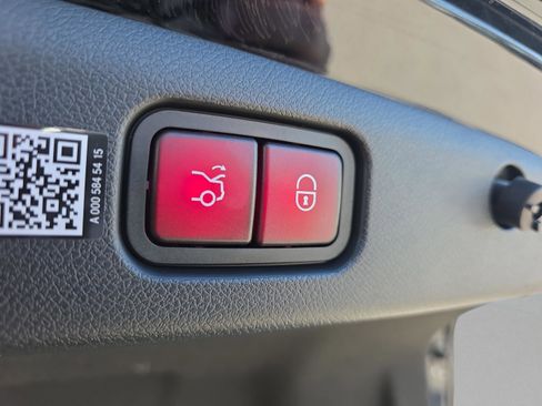 Used 2026 Mercedes-Benz E 350 Sedan image 9