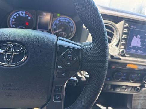 Used 2022 Toyota Tacoma TRD Sport w/ Technology Package image 13