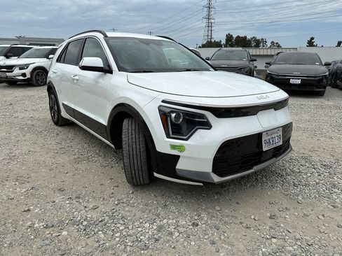 Certified 2023 Kia Niro Wind FWD image 7