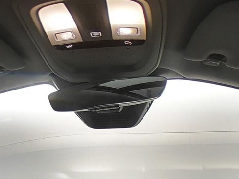 Used 2025 Volvo XC40 B5 Plus image 23