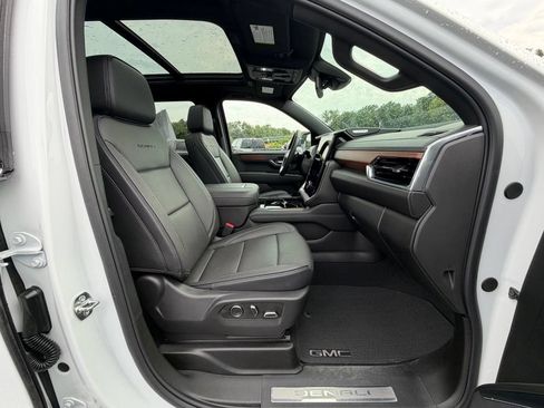 Used 2025 GMC Yukon XL Denali w/ Sun & Power Step Package AWD/4WD image 25