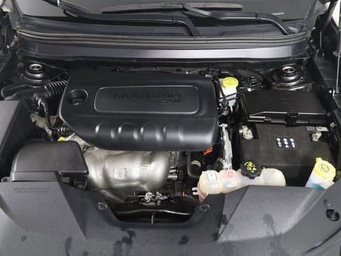 Used 2023 Jeep Cherokee Altitude Lux image 45