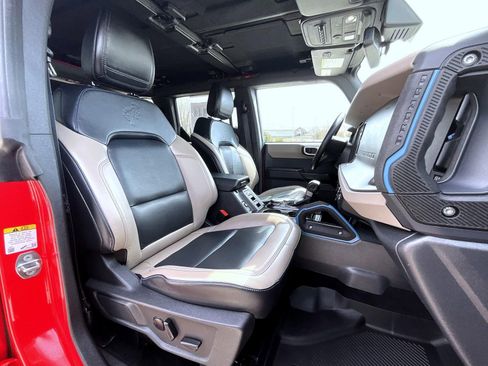 Used 2024 Ford Bronco Wildtrak image 16