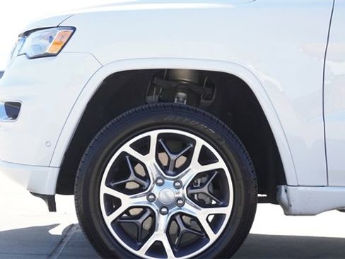 Used 2021 Jeep Grand Cherokee Overland image 5