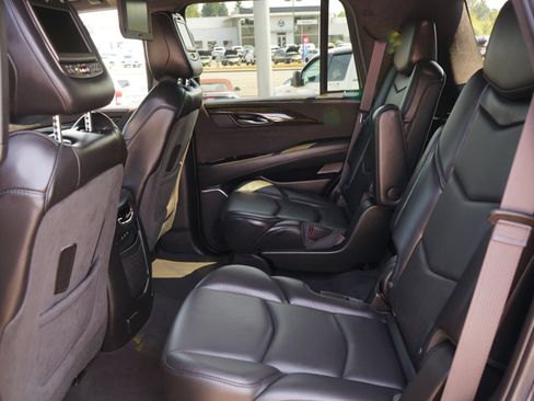 Used 2017 Cadillac Escalade Platinum AWD/4WD image 18