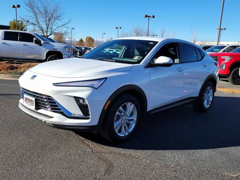 Used 2024 Buick Envista Preferred w/ Advanced Safety Package image 4