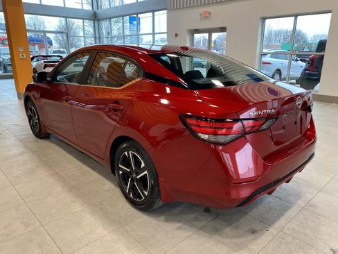 Used 2025 Nissan Sentra SV image 3