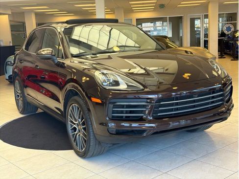 Used 2022 Porsche Cayenne Platinum Edition image 3