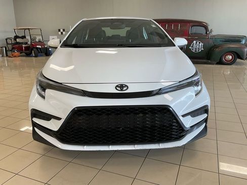 Used 2023 Toyota Corolla SE image 2