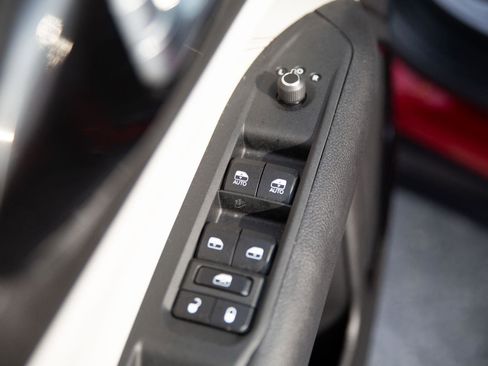 Used 2025 Jeep Compass Limited image 18