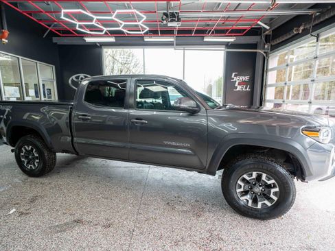 Used 2021 Toyota Tacoma TRD Off-Road w/ TRD Premium Off Road Package image 5