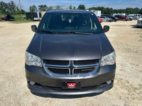 Used 2014 Dodge Grand Caravan SXT FWD image 3