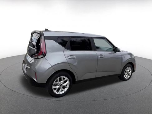 Used 2025 Kia Soul LX w/ LX Technology Package FWD image 15