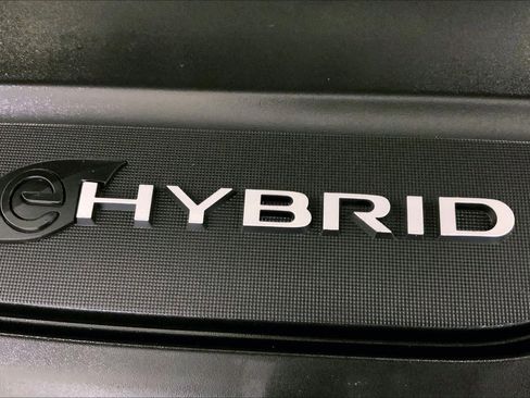 Used 2022 Chrysler Pacifica Limited w/ Uconnect Theater Family Group FWD image 31