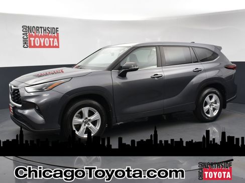 Used 2024 Toyota Highlander LE AWD/4WD image 1
