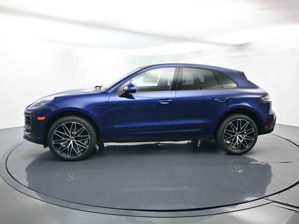 Certified 2025 Porsche Macan AWD/4WD image 2