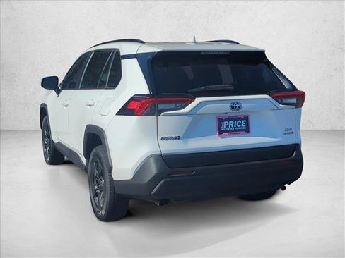 Used 2022 Toyota RAV4 XLE image 7