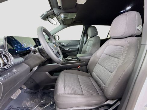 Used 2025 Chevrolet Equinox LT FWD image 22