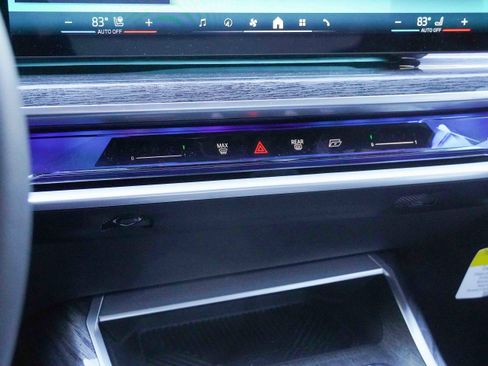 Certified 2023 BMW 760i xDrive w/ Executive Package image 29