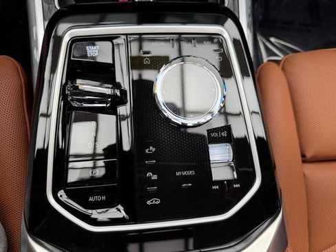 Used 2025 BMW 760i xDrive image 19