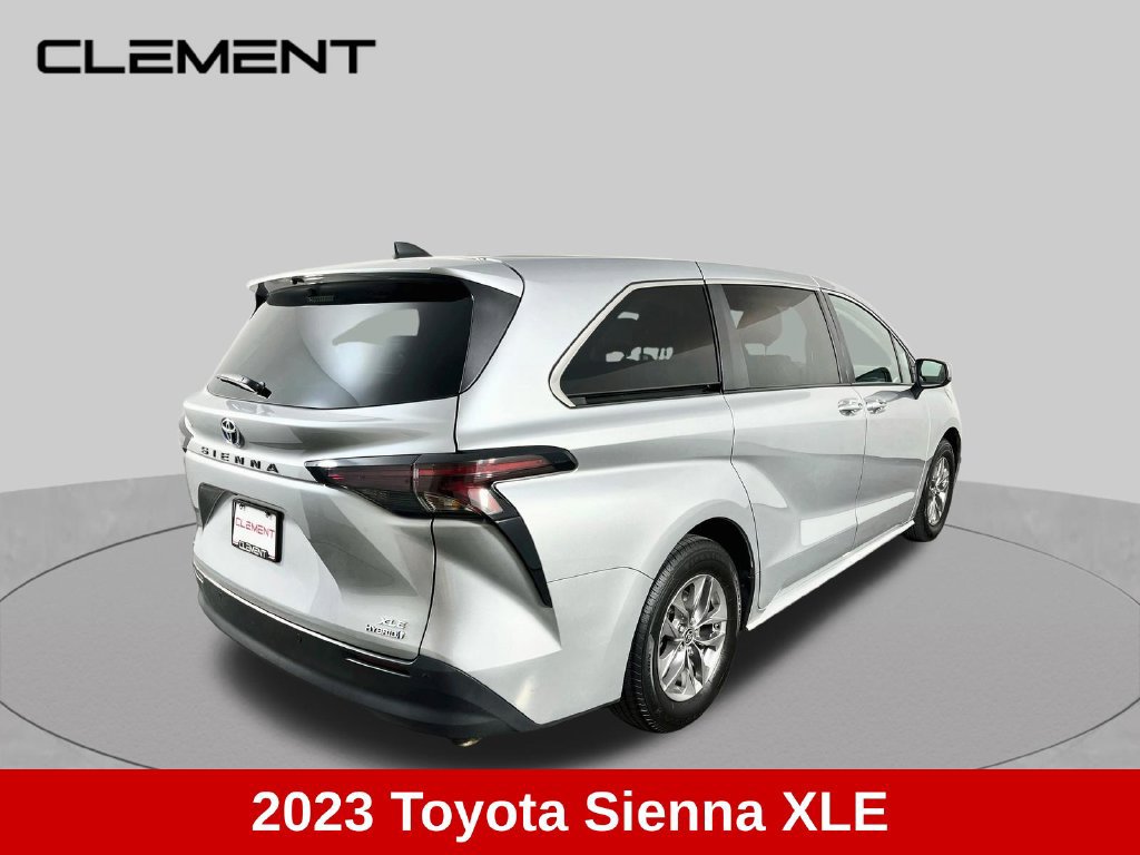 Used 2023 Toyota Sienna XLE AWD/4WD image 5