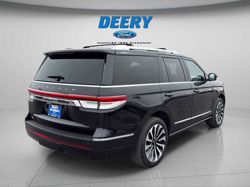 Used 2023 Lincoln Navigator Reserve image 7