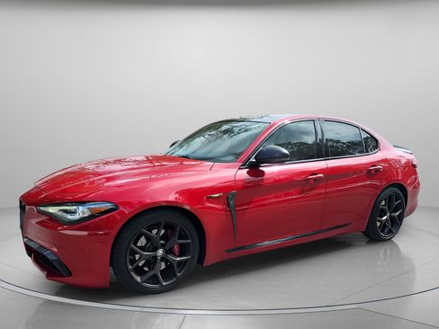 Used 2020 Alfa Romeo Giulia w/ Quick Order Package 22K Sport image 2