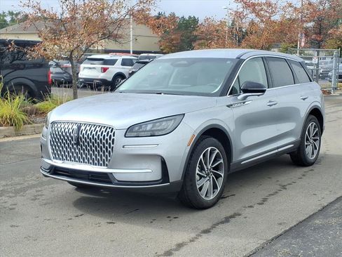 Certified 2023 Lincoln Corsair Standard w/ Equipment Group 101A image 3