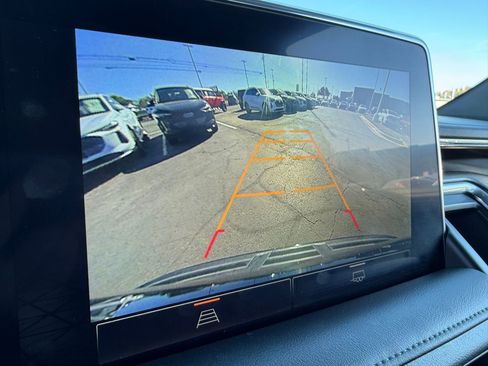 Used 2022 GMC Yukon SLE image 23