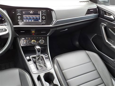 Used 2024 Volkswagen Jetta SE image 15