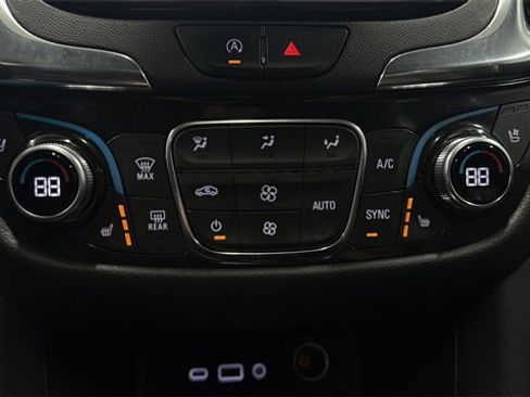 Used 2023 Chevrolet Equinox Premier image 16