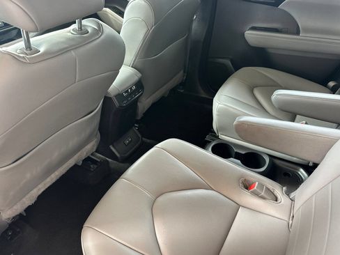 Certified 2024 Toyota Highlander XLE FWD image 15