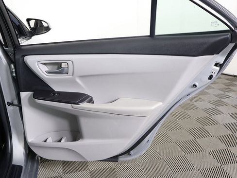Used 2015 Toyota Camry SE image 22