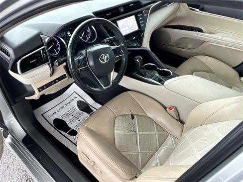 Used 2018 Toyota Camry XLE image 16