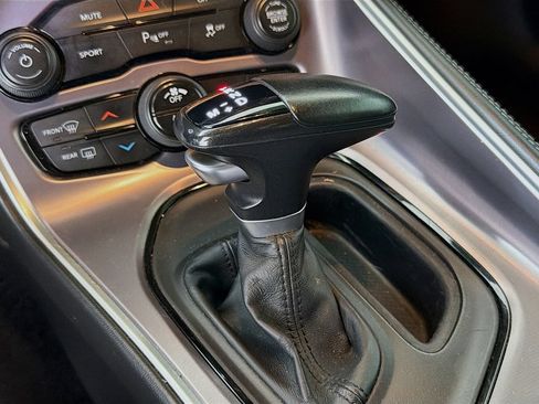 Used 2019 Dodge Challenger R/T w/ Driver Convenience Group RWD image 19