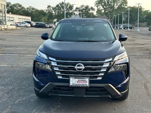 Used 2025 Nissan Rogue SV AWD/4WD image 2