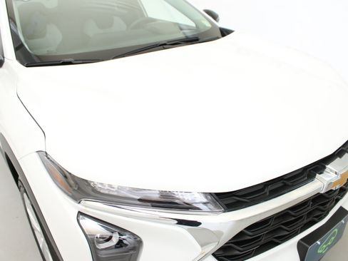 Certified 2025 Chevrolet Trax LS FWD image 12
