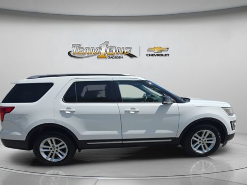 Used 2016 Ford Explorer XLT w/ Equipment Group 202A FWD image 9