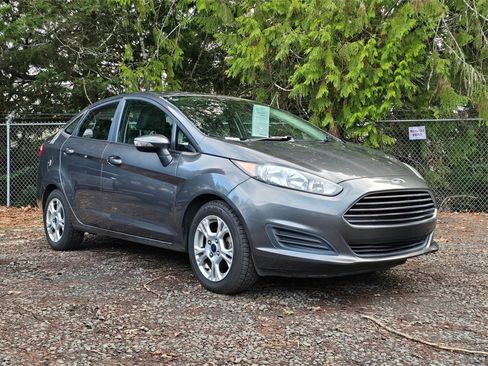 Used 2015 Ford Fiesta SE image 1