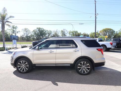 Used 2017 Ford Explorer Platinum image 8