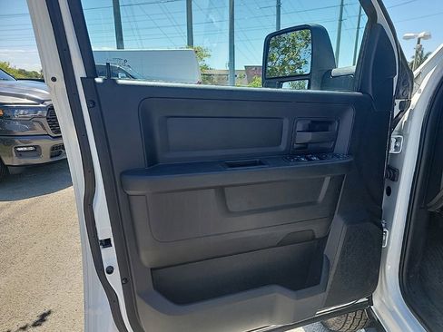Used 2024 RAM 3500 Tradesman w/ Chrome Appearance Group AWD/4WD image 10