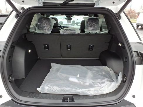 New 2026 Chevrolet Equinox LT w/ Convenience Package II FWD image 4