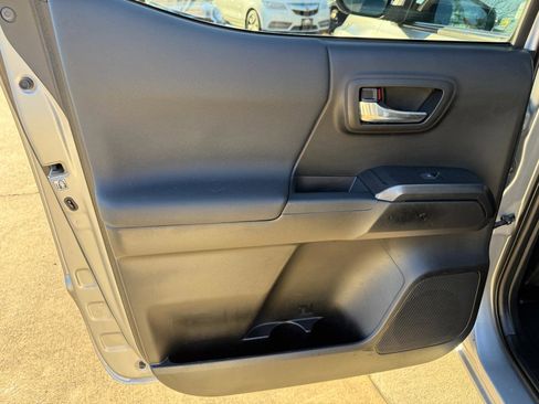 Used 2019 Toyota Tacoma TRD Off-Road w/ Technology Package image 19