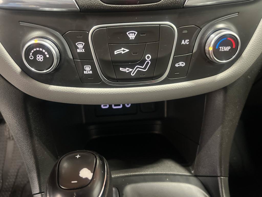 Used 2020 Chevrolet Equinox LS w/ LS Convenience Package AWD/4WD image 18