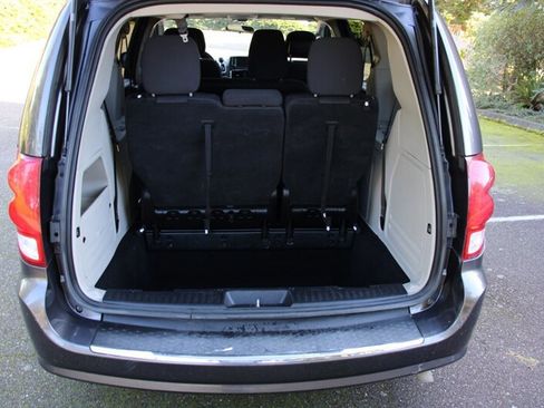 Used 2019 Dodge Grand Caravan SE image 17