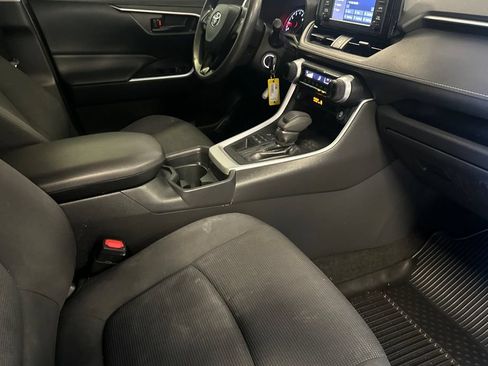 Used 2019 Toyota RAV4 LE w/ All Weather Liner Package AWD/4WD image 16