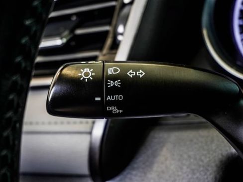 Used 2020 Toyota Camry SE FWD image 24