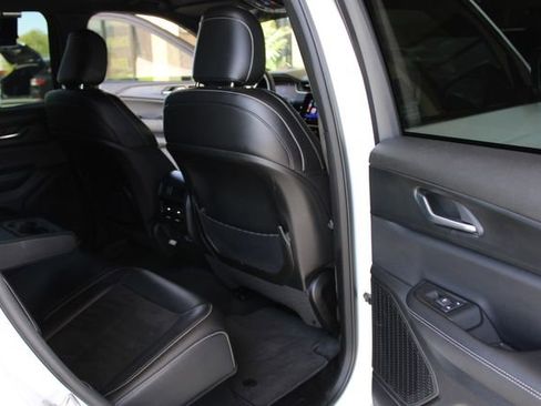 Used 2025 Jeep Grand Cherokee Altitude AWD/4WD image 25
