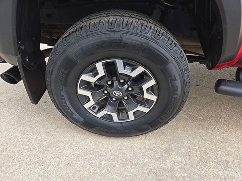 Used 2022 Toyota Tacoma TRD Sport AWD/4WD image 33
